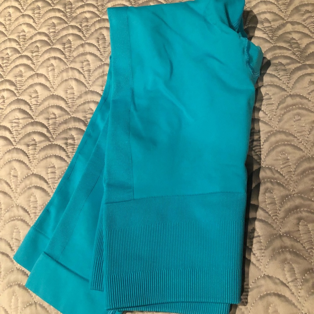 Lululemon Zone In Crops - Picture 4 of 4
